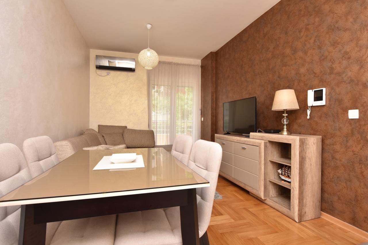 Apartman *